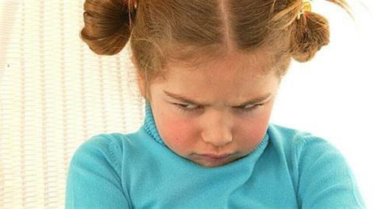 8 χρυσές συμβουλές για να σας ακούει το παιδί χωρίς να φωνάζετε